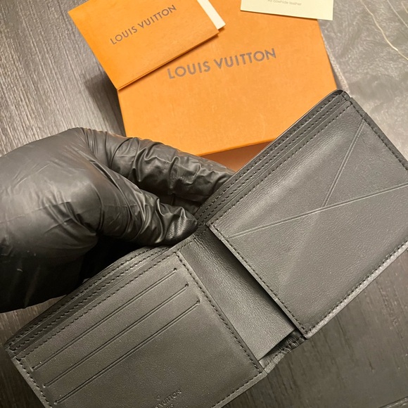 Genuine,authentic, Louis Vuitton men’s wallet! EXCELLENT CONDITION! Lightly worn - Picture 2 of 13